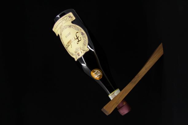 Magischer Weinflaschenhalter